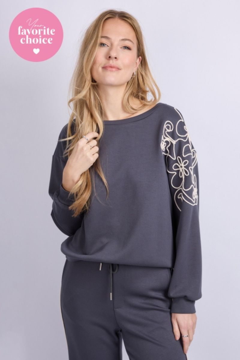 C&S The Label Wilhelmina Sweater Dark Jeans Blue