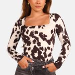 Basic shirt vierkante hals koeienprint bruin