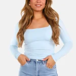 Basic shirt vierkante hals lichtblauw