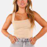 Body mouwloos vierkante hals beige