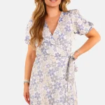 Gebloemde overslagjurk met pofmouwen blauw