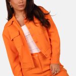 Kort jasje met knoopsluiting oranje