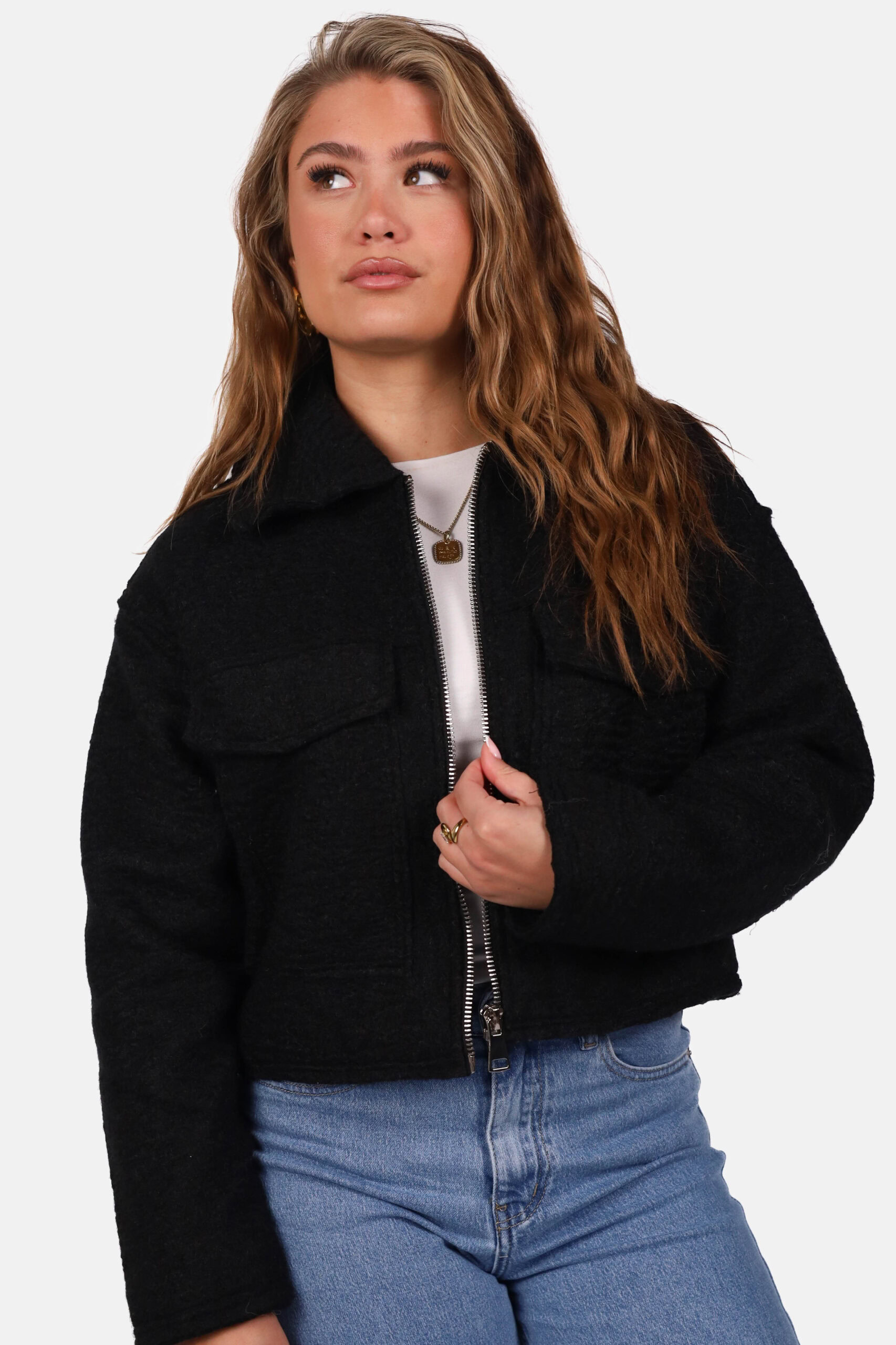 Kort jasje met rits en borstzakken zwart