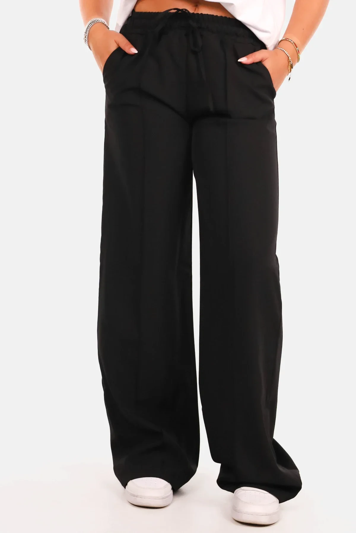 Losvallende pantalon zwart