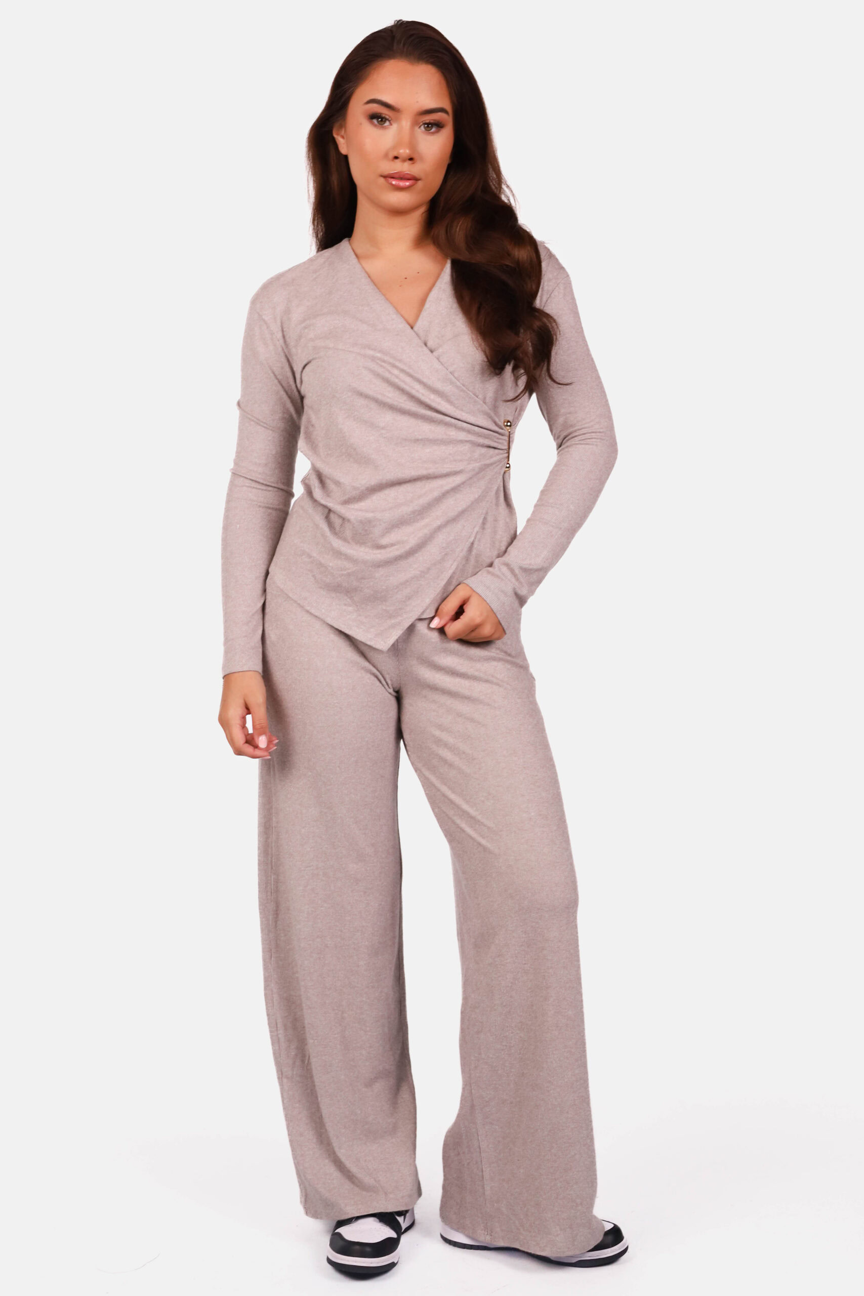 Set met top met sierclip en wide fit broek taupe