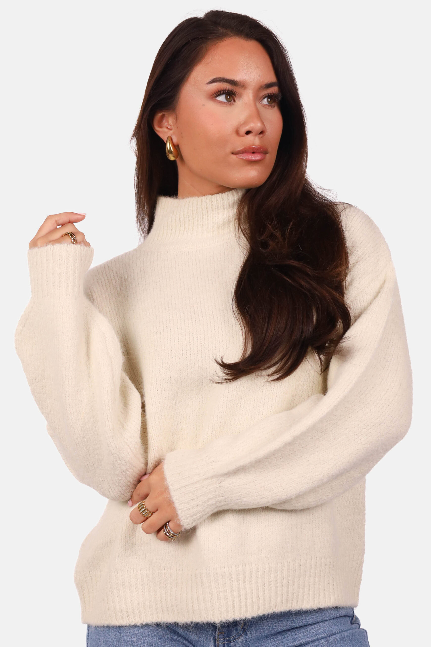 Zachte wolblend trui met opstaande hals beige