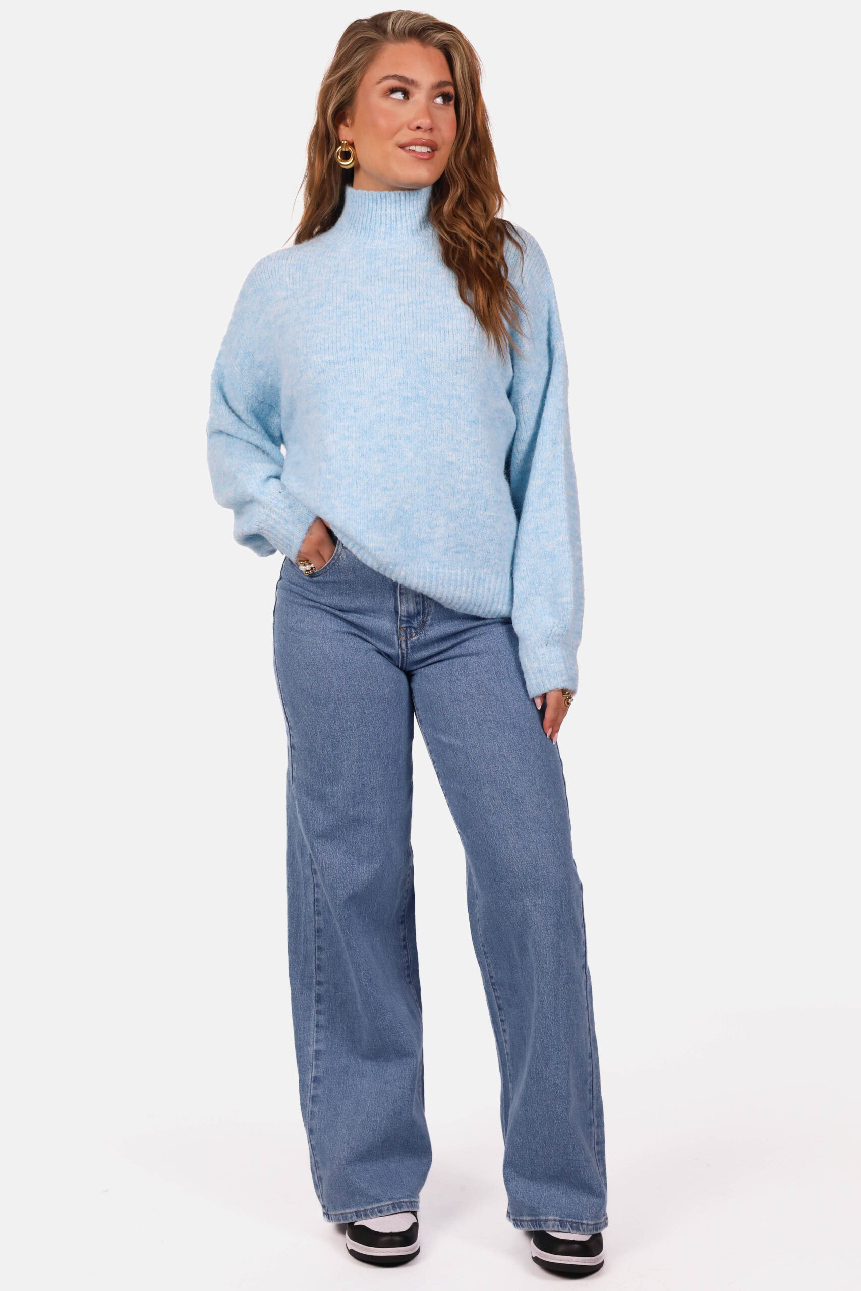 Zachte wolblend trui met opstaande hals lichtblauw - Afbeelding 4