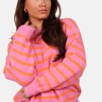 Zachte wolblend trui met strepen fuchsia oranje