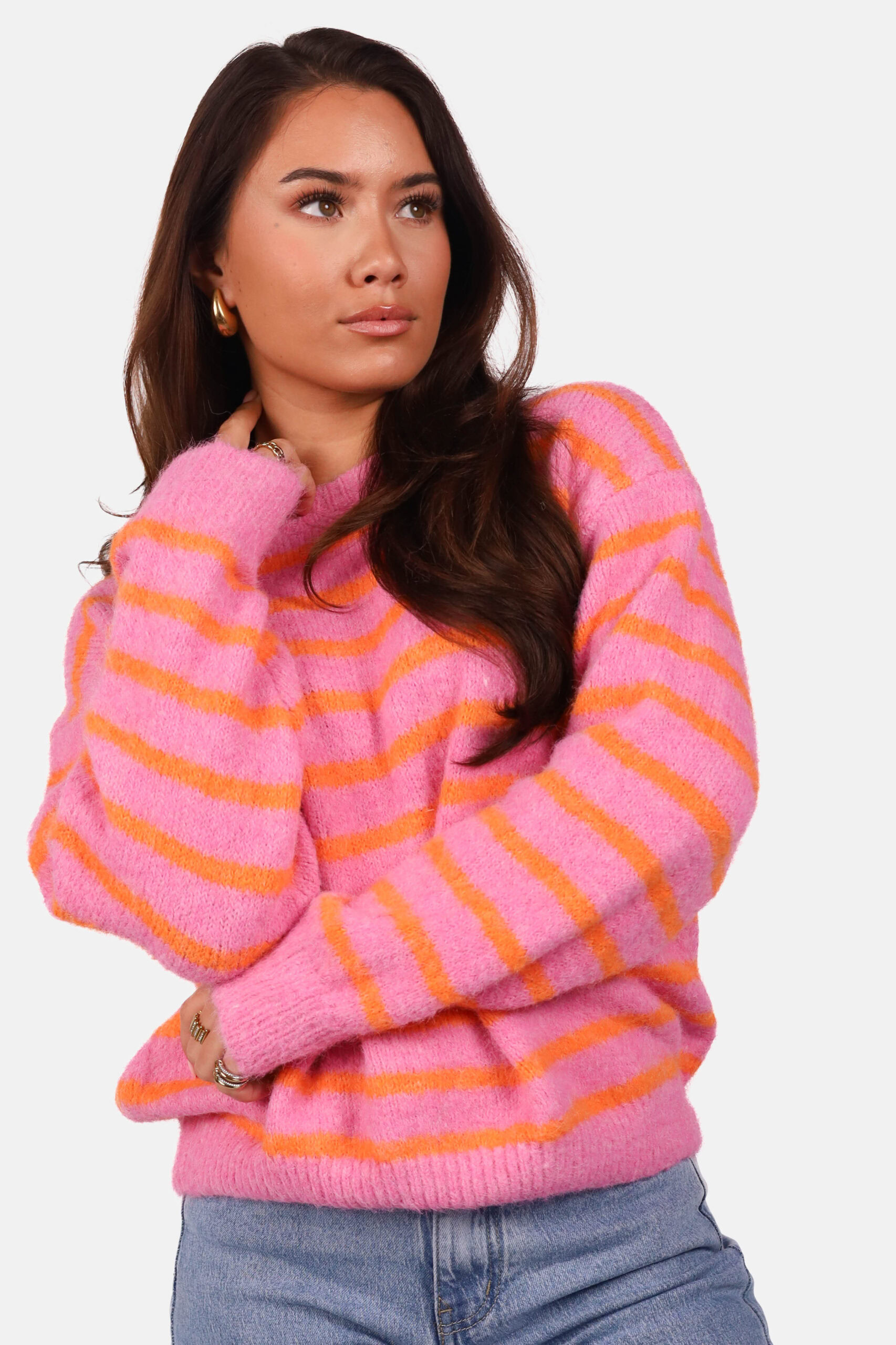 Zachte wolblend trui met strepen fuchsia oranje